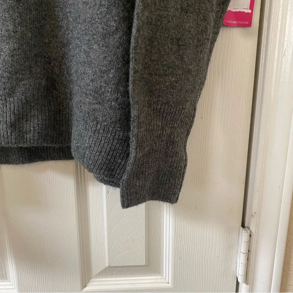 Vince Camuto Heather Gray V-Neck Long Sleeve Women's Size Medium Sweater NWT! - Picture 3 of 16